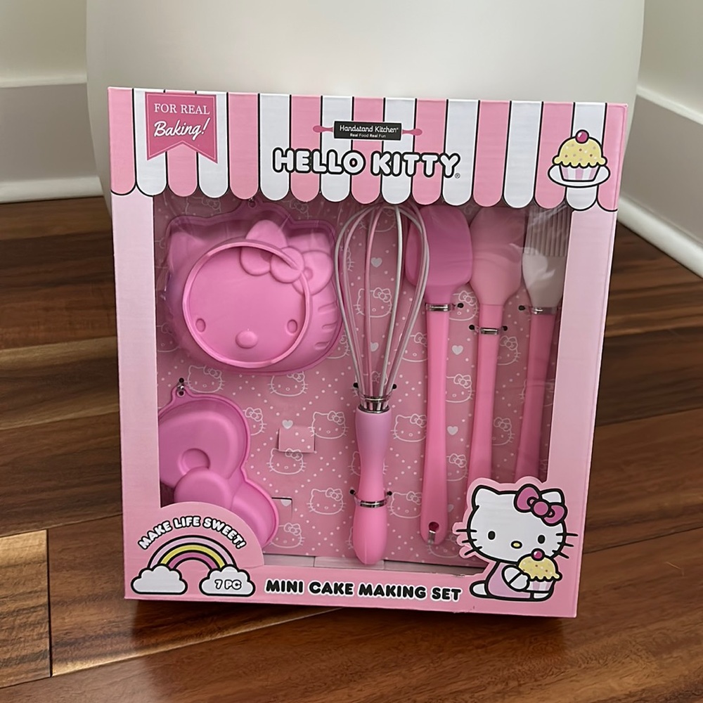 HELLO KITTY 7PC MINI CAKE MAKING SET FOR REAL BAKING NEW